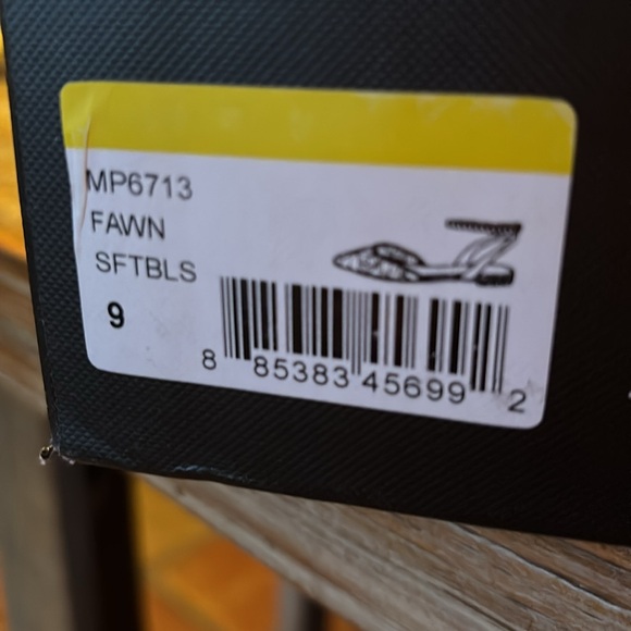 Badgley Mischka Fawn Pointed Toe Flat Pearl soft blush ☺️ - Picture 11 of 11